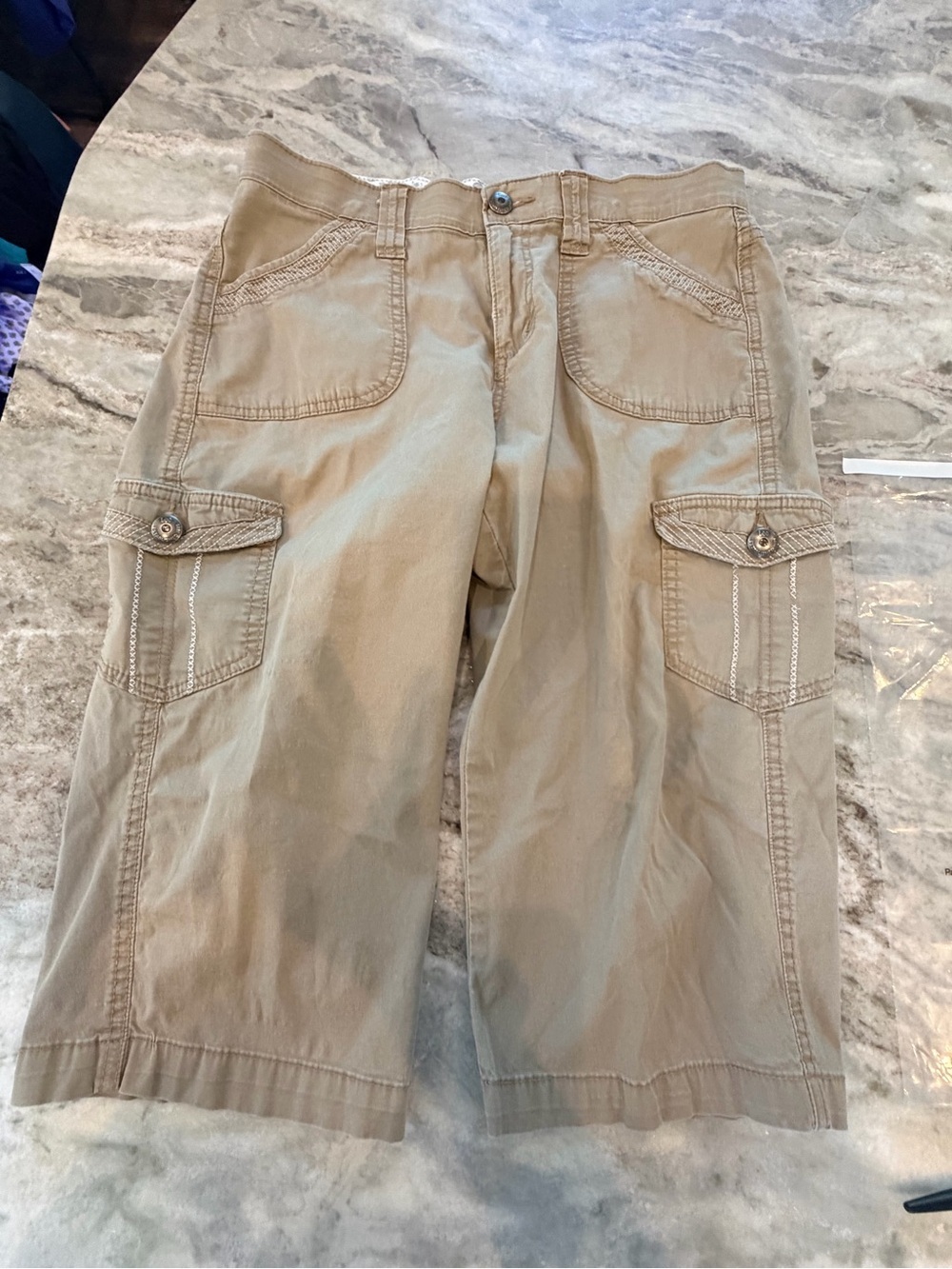 Lee Sinfully Soft Cargo Capri Pants Khaki Size 8 Medium Stretch Casual